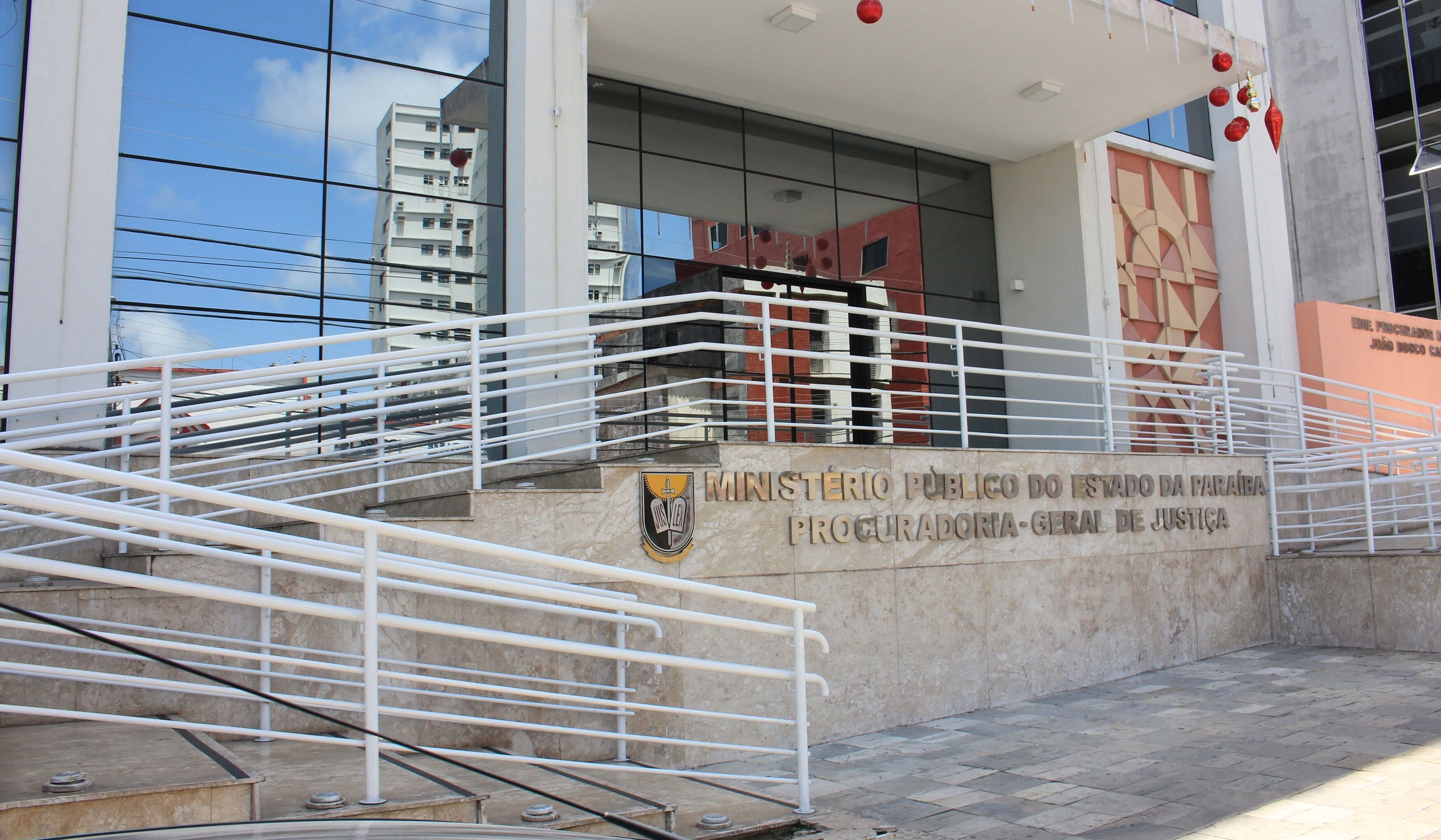 Após Princesa Isabel desobrigar uso de máscaras, Ministérios Públicos recomendam à prefeitura retorno da exigência da proteção facial Após Princesa Isabel desobrigar uso de máscaras, Ministérios Públicos recomendam à prefeitura retorno da exigência da proteção facial