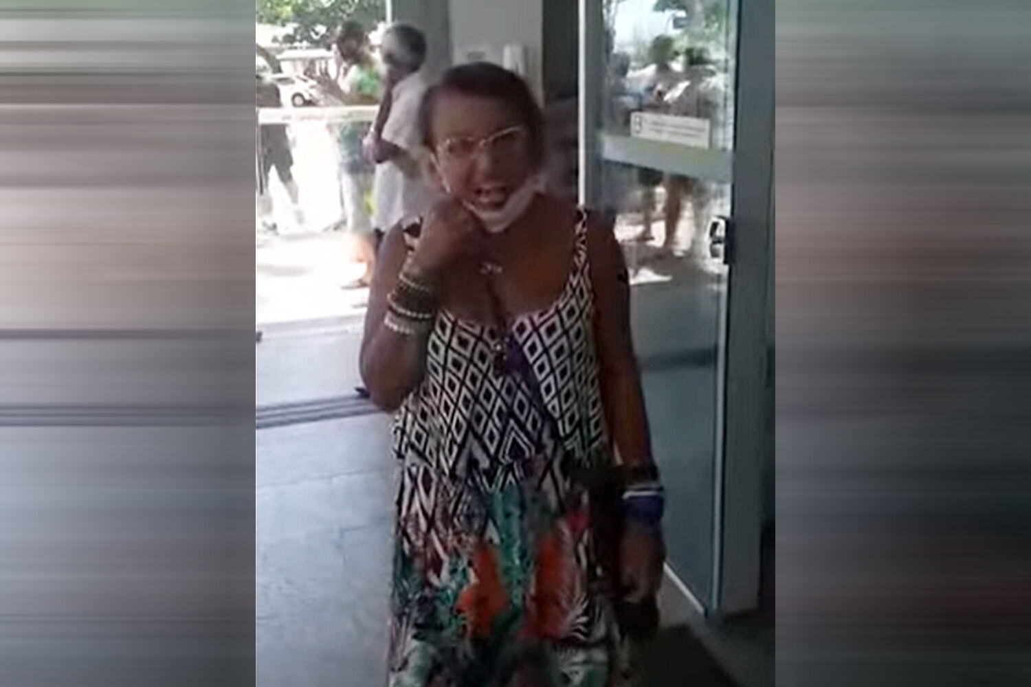Mulher acusada de injúria racial em banco de João Pessoa paga fiança de R$ 350 e vai responder processo em liberdade Mulher acusada de injúria racial em banco de João Pessoa paga fiança de R$ 350 e vai responder processo em liberdade