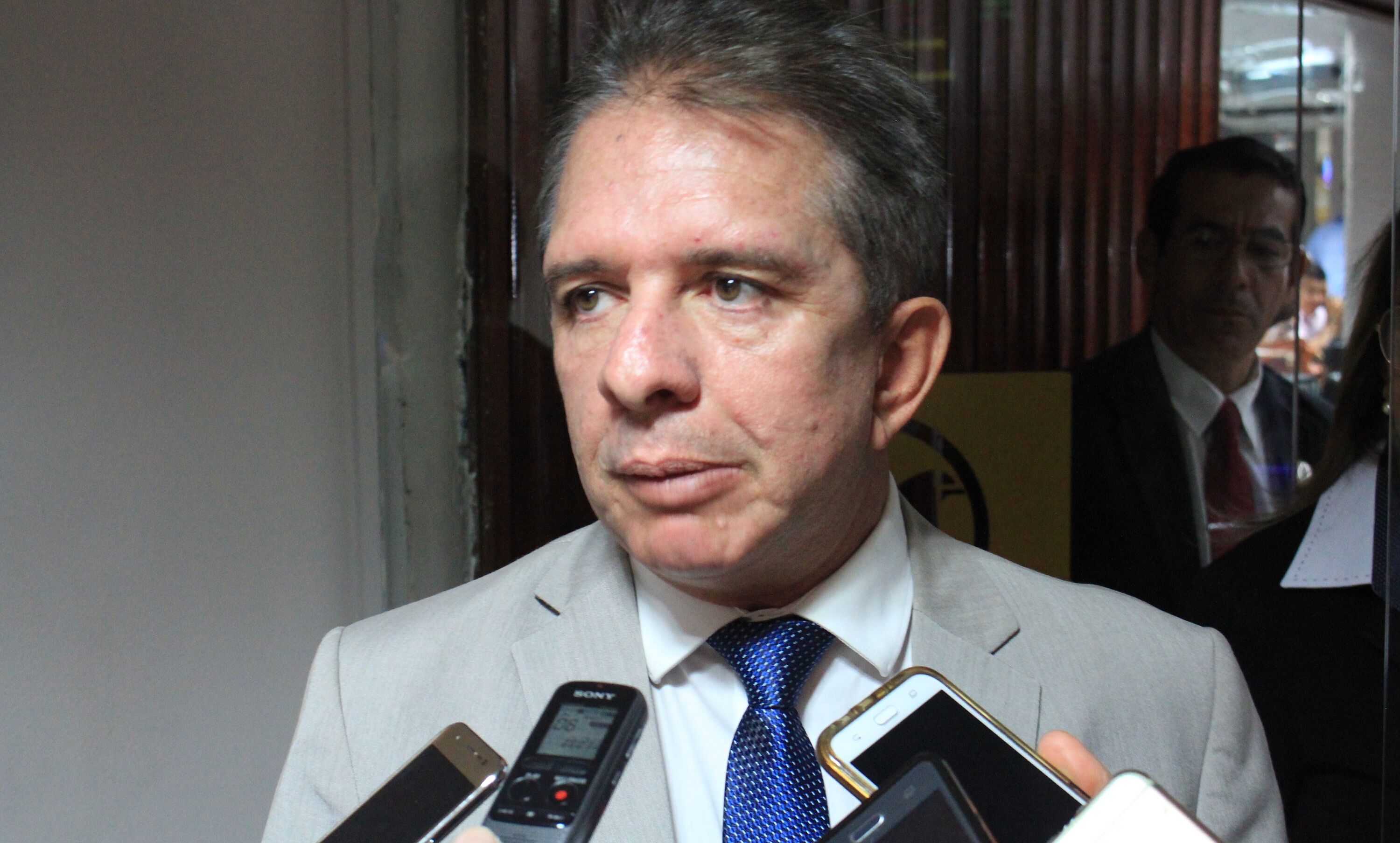 Em Patos, juíza determina suspensão de perfis nas redes sociais de policial militar e escritor após publicações deacusações contra Nabor Wanderley Nabor Wanderley, Vergonha, Patos, Salários