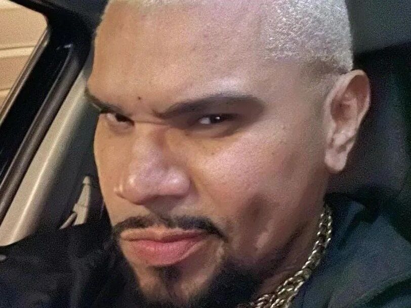 Naldo se pronuncia após ser acusado de cobrar R$ 50 reais para tirar foto com fã Naldo se pronuncia após ser acusado de cobrar R$ 50 reais para tirar foto com fã