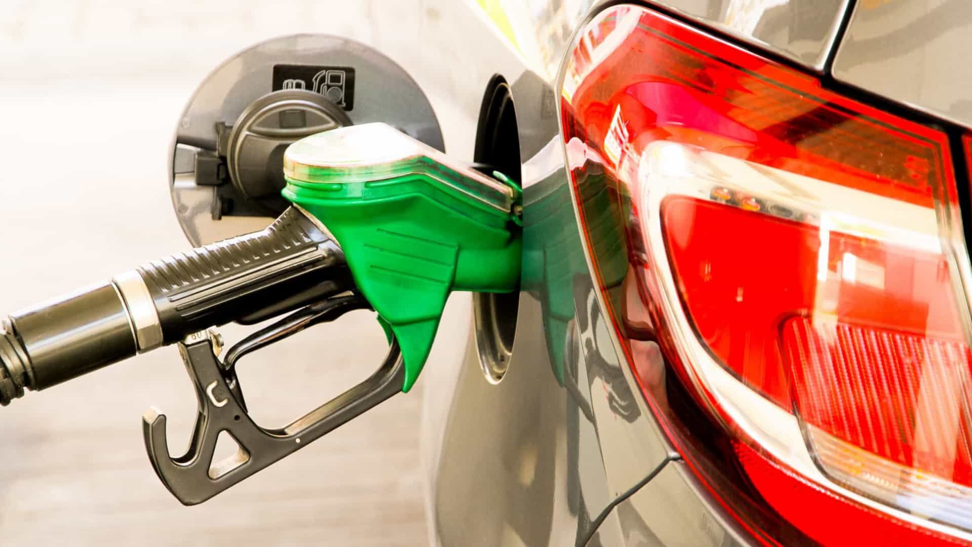 Gasolina já é vendida a R$ 7,36 em postos pelo Brasil; preço médio chega a quase R$ 6 Gasolina já é vendida a R$ 7,36 em postos pelo Brasil; preço médio chega a quase R$ 6
