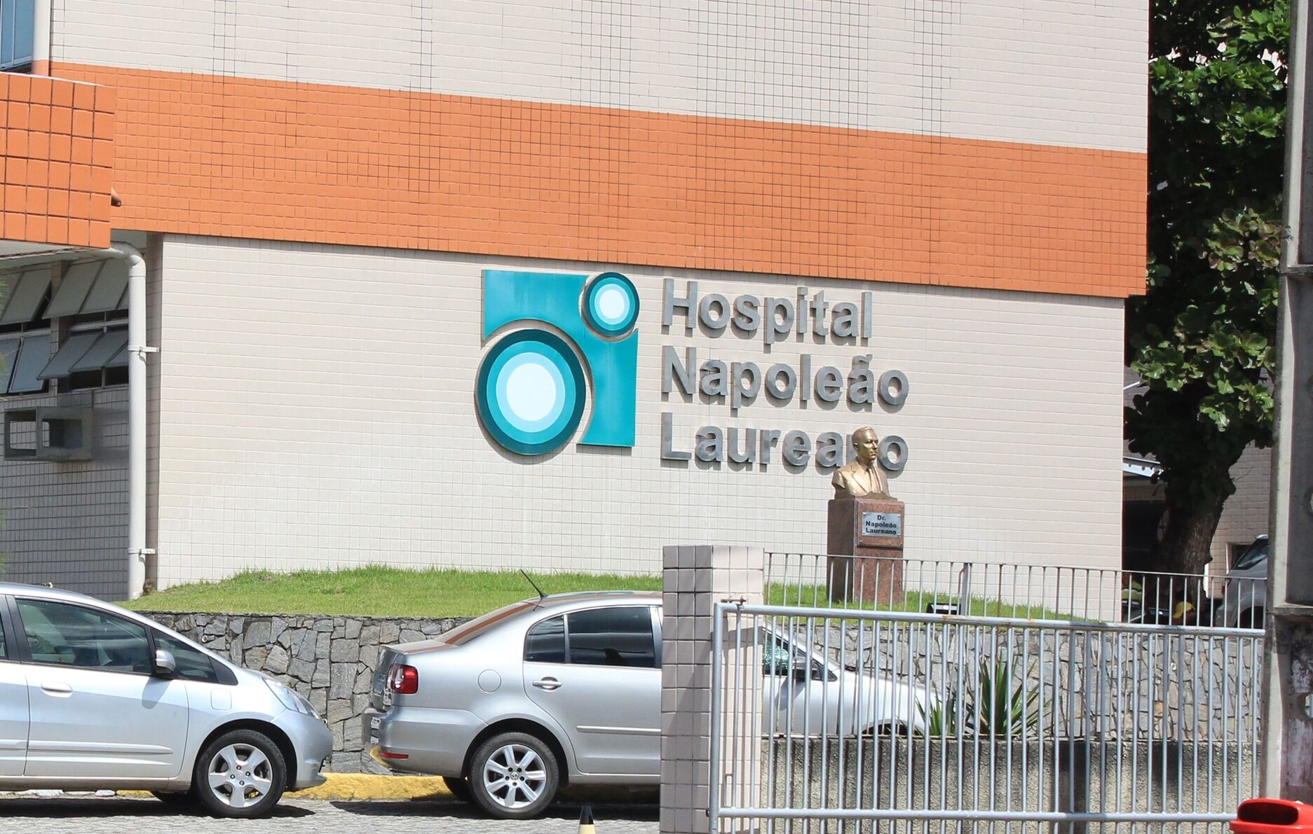 Calote: médicos denunciam que Hospital Napoleão Laureano não paga salários há oito meses Hospital Napoleão Laureano, Salário, Atraso