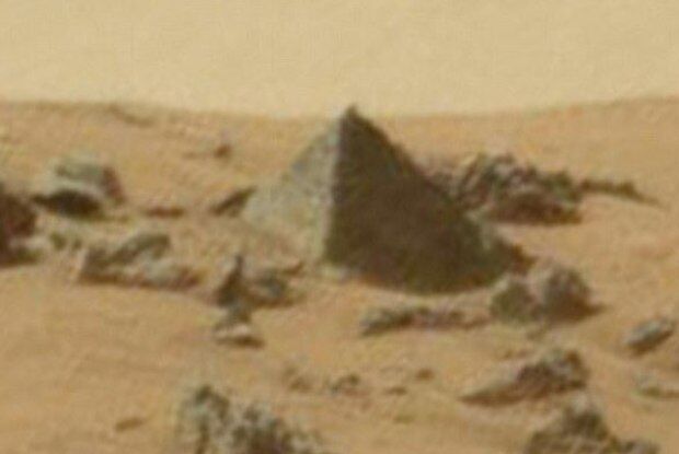 Nasa mostra supostas pirâmides em Marte e leva a especulações sobre alienígenas Nasa mostra supostas pirâmides em Marte e leva a especulações sobre alienígenas