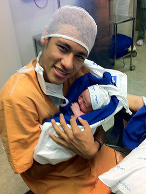 Nasce Davi Lucca, o primeiro filho do atacante Neymar Nasce Davi Lucca, o primeiro filho do atacante Neymar