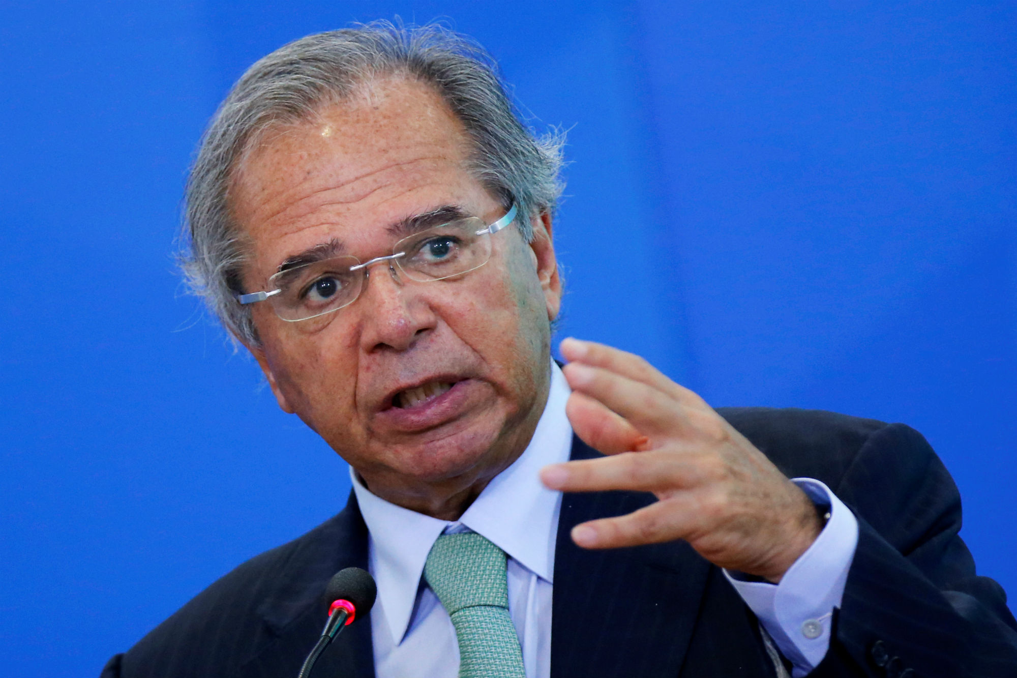 Guedes diz a deputados que vai renomear Bolsa Família para Renda Brasil e incorporar informais no pós-pandemia
