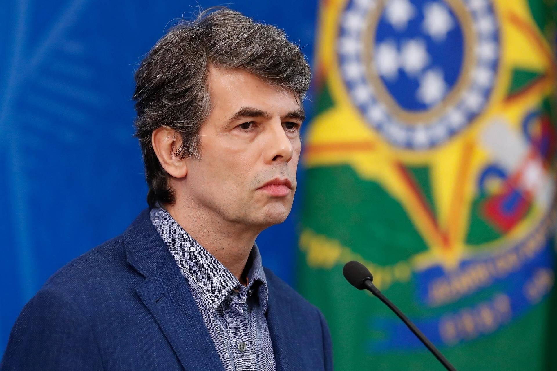 Ministro da Saúde diz que relaxamento de isolamento social ocorrerá de forma 'progressiva, estruturada e planejada' Ministro da Saúde diz que relaxamento de isolamento social ocorrerá de forma 'progressiva, estruturada e planejada'