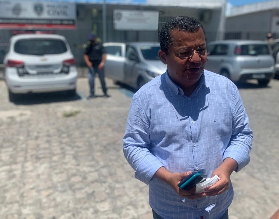 Nilvan Ferreira sofre atentado em bandeiraço na orla marítima de João Pessoa Nilvan Ferreira sofre atentado em bandeiraço na orla marítima de João Pessoa