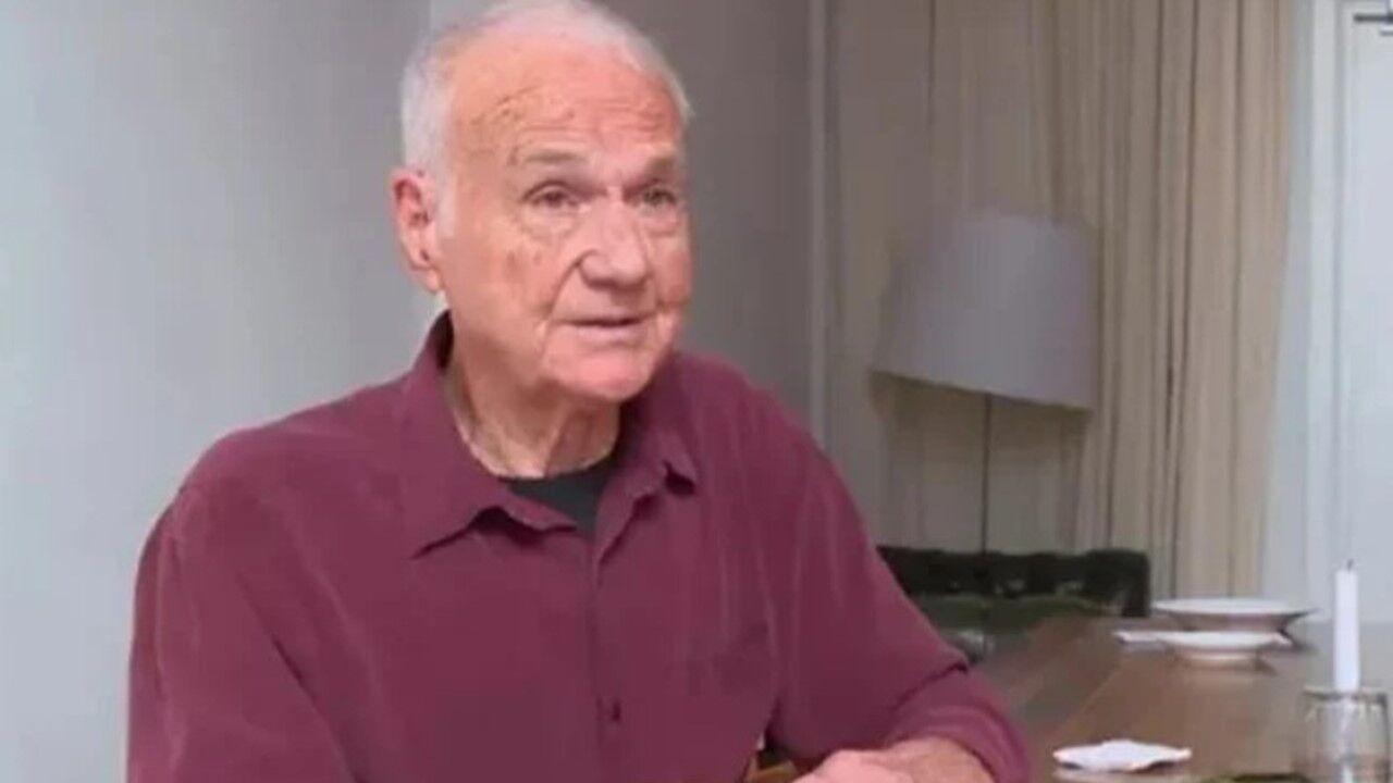 Ex-padre se descobre gay, vira ator pornô e afirma ter sido uma 'experiência libertadora' Ex-padre se descobre gay, vira ator pornô e afirma ter sido uma 'experiência libertadora'