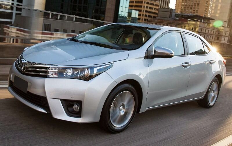 Toyota lança Corolla 2015