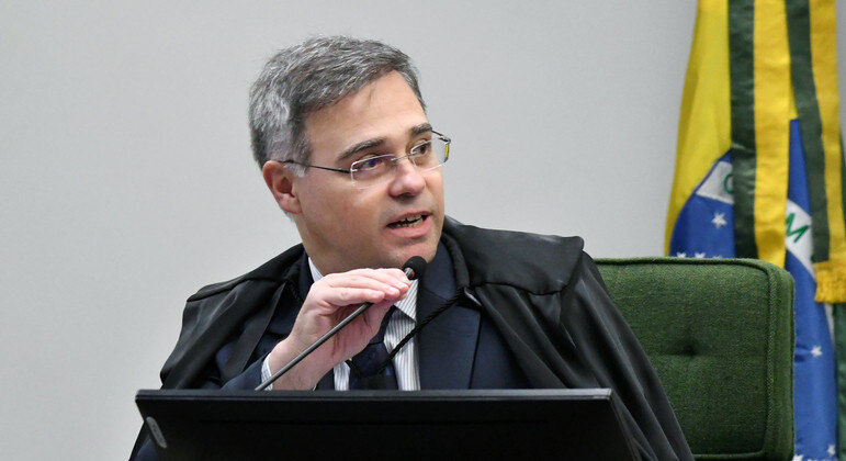Mendonça vota contra suspensão da lei do piso da enfermagem Mendonça vota contra suspensão da lei do piso da enfermagem