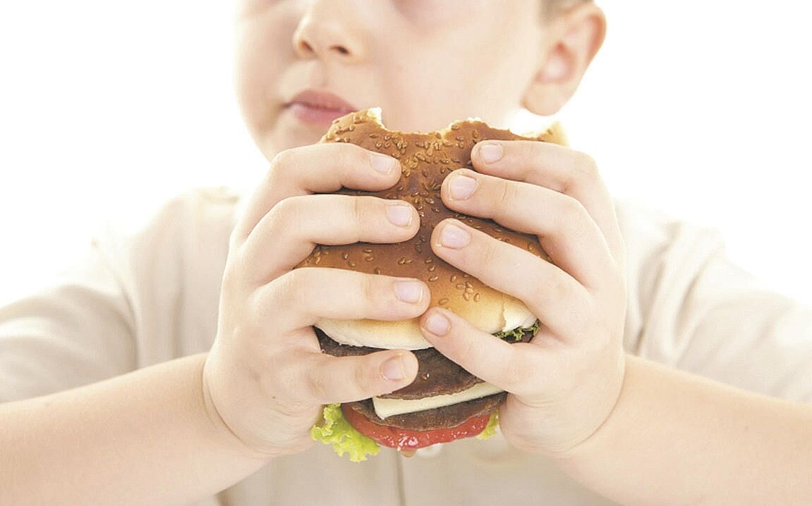 Obesidade em adolescentes pode ser causada por falhas de mastigação, diz estudo Obesidade em adolescentes pode ser causada por falhas de mastigação, diz estudo