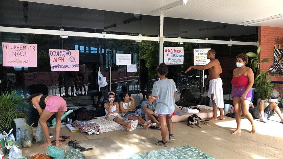 Justiça Federal determina reintegração de posse na UFPB e manda estudantes desocuparem prédio da reitoria sob pena de multa no valor de R$ 1.000 Justiça Federal determina reintegração de posse na UFPB e manda estudantes desocuparem prédio da reitoria sob pena de multa no valor de R$ 1.000