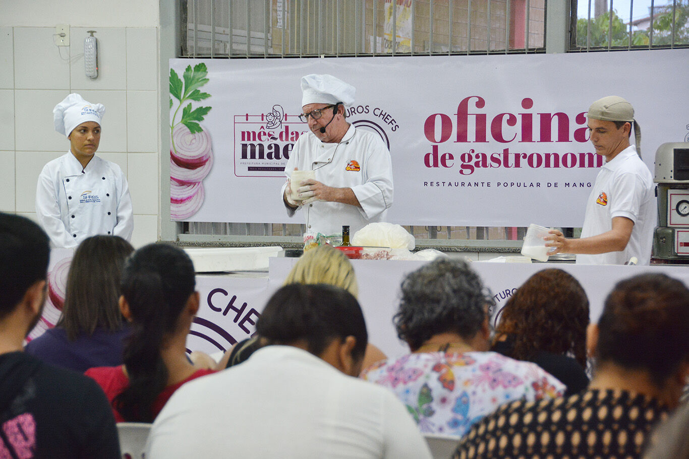 Oficina de gastronomia 'Futuros Chef’s' ensina fundamentos da culinária à população