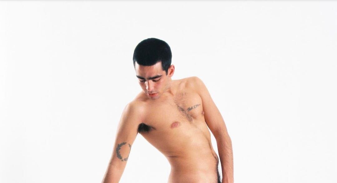 Omar Ayuso, de 'Elite', publica foto dele nu simulando um toureiro: 'Perfeição' Omar Ayuso, de 'Elite', publica foto dele nu simulando um toureiro: 'Perfeição'