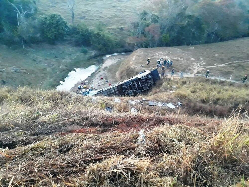 Três paraibanos estavam entre mortos de acidente com ônibus que seguia de SP para o Ceará Três paraibanos estavam entre mortos de acidente com ônibus que seguia de SP para o Ceará