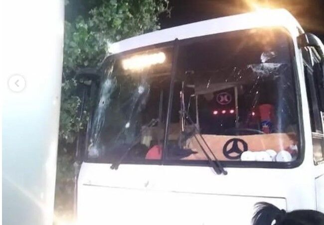 Ônibus com torcedores do Botafogo-PB é atacado com pedras e machado no Rio Grande do Norte Ônibus com torcedores do Botafogo-PB é atacado com pedras e machado no Rio Grande do Norte