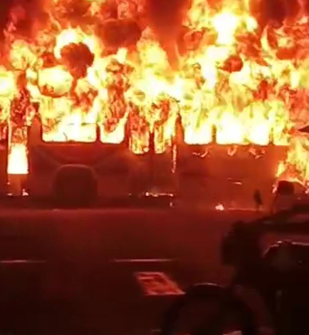 Bandidos incendeiam ônibus no bairro Padre Zé; motorista e passageiros ficam feridos Bandidos incendeiam ônibus no bairro Padre Zé; motorista e passageiros ficam feridos