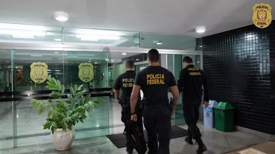 Polícia Federal deflagra operação na Paraíba e mais 13 estados e cumpre mandados contra "laranjas" Polícia Federal deflagra operação na Paraíba e mais 13 estados e cumpre mandados contra "laranjas"