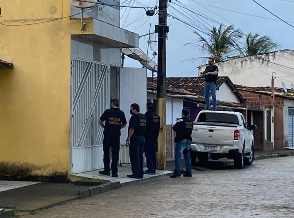Polícia Federal prende acusado de ataques a bancos suspeito de integrar quadrilha comandada por 'De Menor' Polícia Federal prende acusado de ataques a bancos suspeito de integrar quadrilha comandada por 'De Menor'