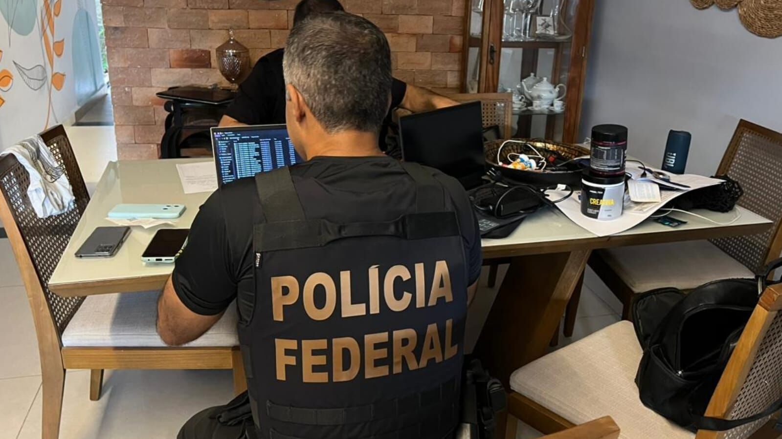 Operação da Polícia Federal investiga advogados e servidores da previdência social por fraude de R$ 13 milhões em benefícios na Paraíba Operação da Polícia Federal investiga advogados e servidores da previdência social por fraude de R$ 13 milhões em benefícios na Paraíba