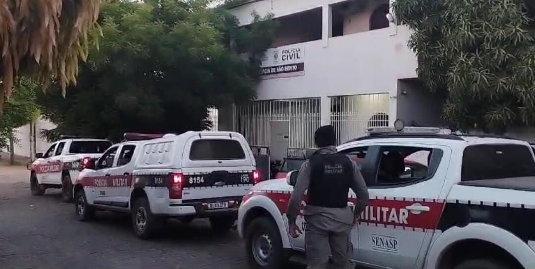 VÍDEO: operação da Polícia Militar, Civil e Bombeiros prende mais de 10 pessoas na região de São Bento VÍDEO: operação da Polícia Militar, Civil e Bombeiros prende mais de 10 pessoas na região de São Bento