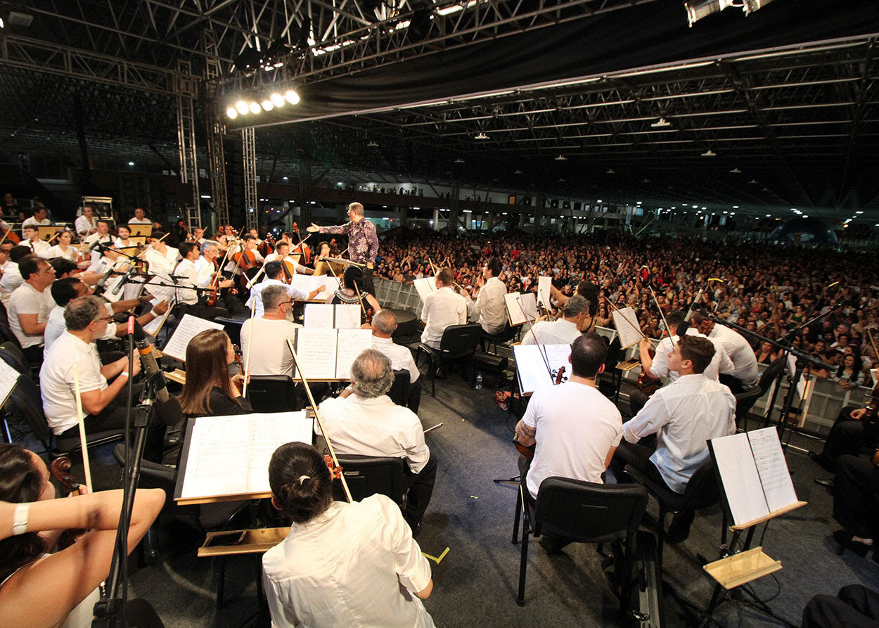 Aniversário de 438 anos de João Pessoa tem concerto gratuito com Santanna e Orquestra Sinfônica Aniversário de 438 anos de João Pessoa tem concerto gratuito com Santanna e Orquestra Sinfônica