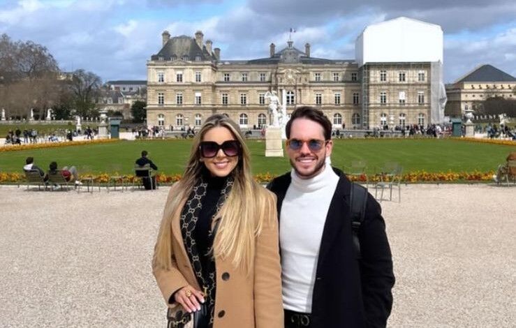 Recém-nomeado por Lula, Pablo Gouveia aproveita viagem a Paris ao lado de esposa Recém-nomeado por Lula, Pablo Gouveia aproveita viagem a Paris ao lado de esposa