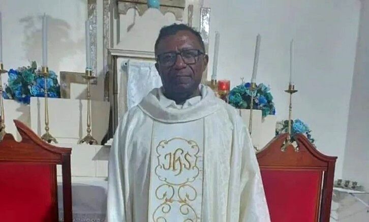 Em plena pandemia, padre de Itaporanga renuncia vocação ao sacerdócio para poder casar Em plena pandemia, padre de Itaporanga renuncia vocação ao sacerdócio para poder casar