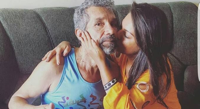 Pai de Paulinha Abelha ainda não sabe da morte da cantora Pai de Paulinha Abelha ainda não sabe da morte da cantora