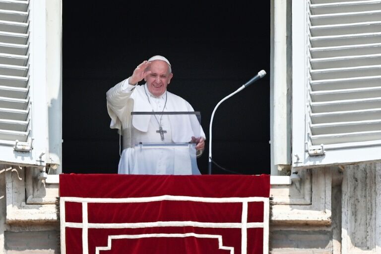 Missas do papa Francisco serão feitas via transmissão na internet até o dia 15 de março