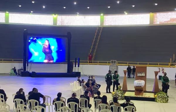 Corpo de Paulinha Abelha está sendo velado em ginásio de Aracaju Corpo de Paulinha Abelha está sendo velado em ginásio de Aracaju