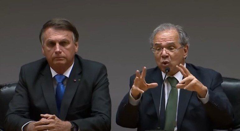 Paulo Guedes defende auxílio de R$ 400 mesmo furando teto de gastos