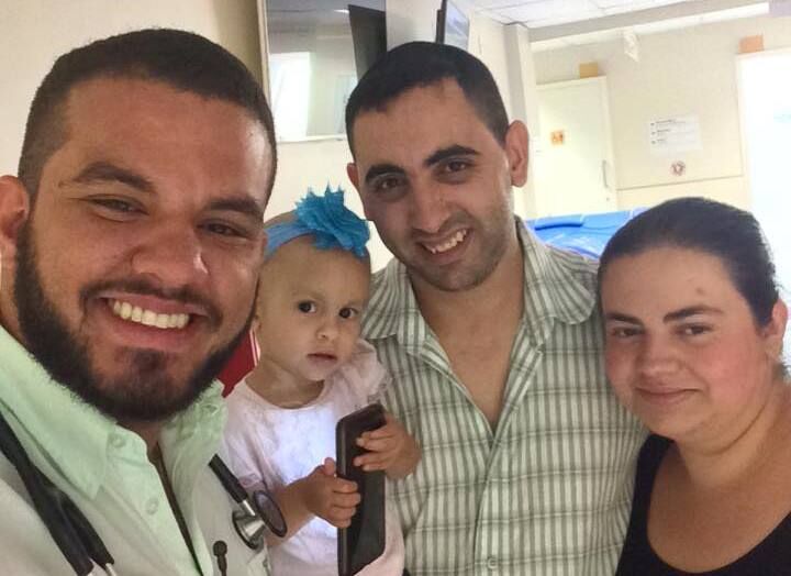 Pediatra de CG canta para paciente com câncer e viraliza nas redes sociais Pediatra de CG canta para paciente com câncer e viraliza nas redes sociais