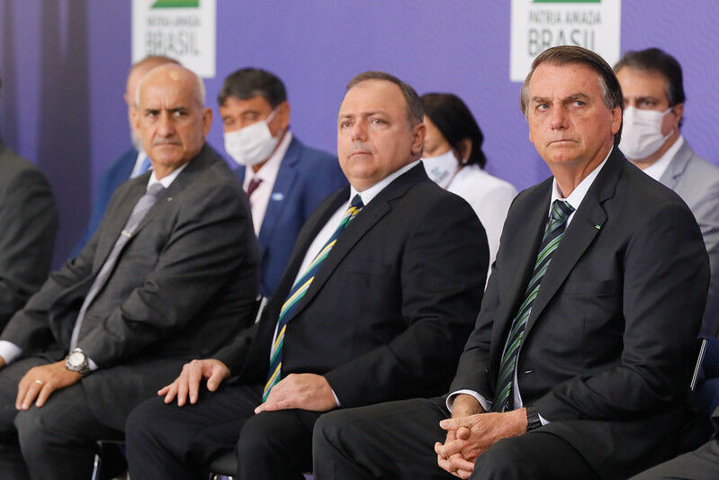 Bolsonaro não vai incentivar vacinação para Covid por ser contra obrigatoriedade, diz Pazuello Bolsonaro não vai incentivar vacinação para Covid por ser contra obrigatoriedade, diz Pazuello