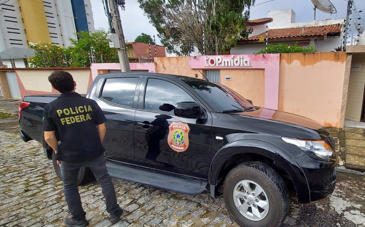Polícia Federal cumpre mandados em investigação de uso de dinheiro público para custear campanha eleitoral na Paraíba Polícia Federal cumpre mandados em investigação de uso de dinheiro público para custear campanha eleitoral na Paraíba