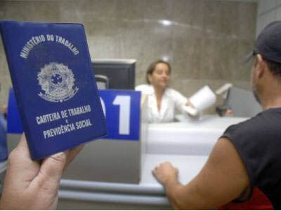 Caixa libera abono do PIS/Pasep para nascidos em julho e agosto O benefício é recebido na Caixa