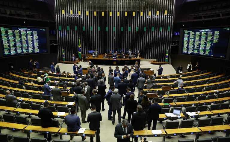 Reforma Tributária também mexe em impostos como IPVA e IPTU; entenda