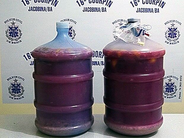 Polícia apreende bebida feita com arroz feita por presidiários Polícia apreende bebida feita com arroz feita por presidiários