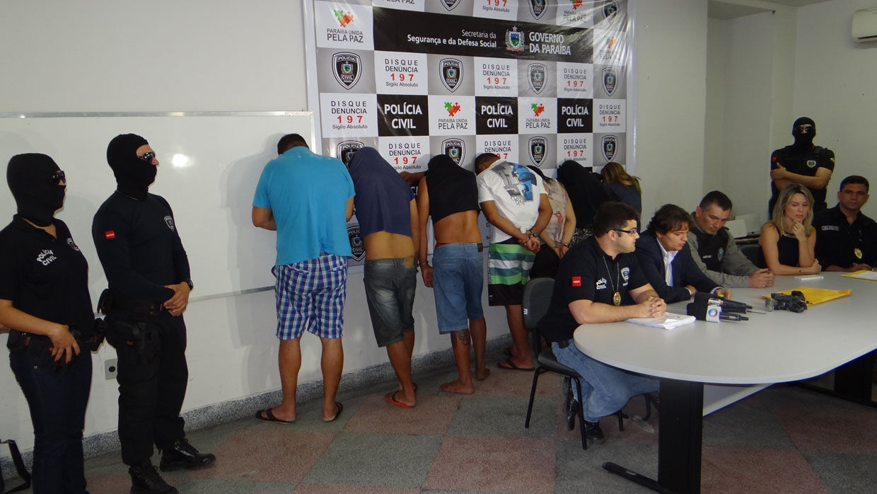 Polícia prende sete pessoas e apreende veículos e drogas no Litoral Norte da Paraíba Polícia prende sete pessoas e apreende veículos e drogas no Litoral Norte da Paraíba