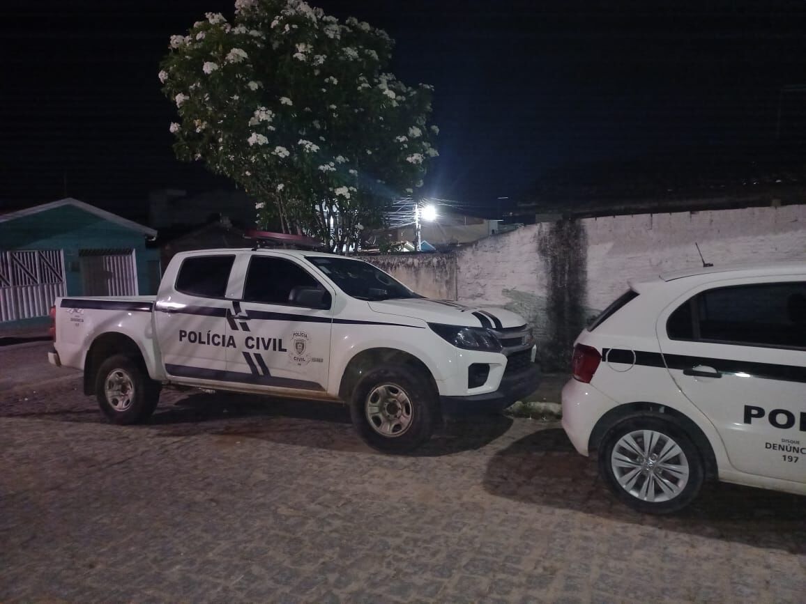 Polícia prende mãe e padrasto acusados de espancar e torturar criança em Itapororoca Polícia prende mãe e padrasto acusados de espancar e torturar criança em Itapororoca