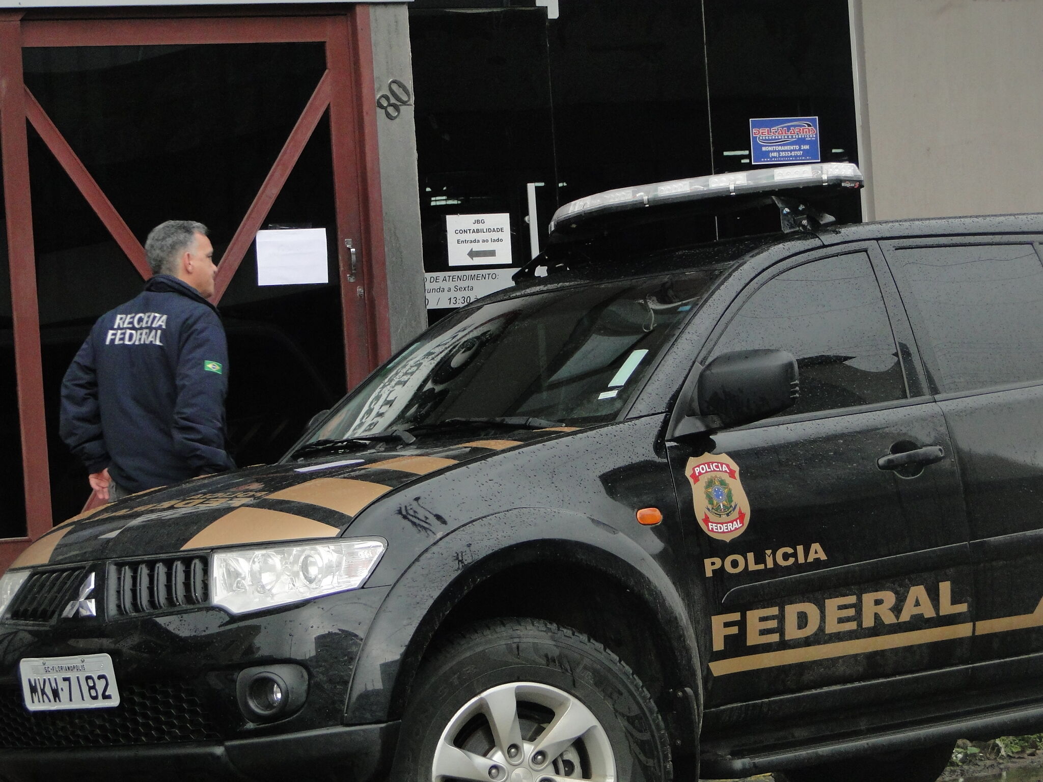 PF prende agentes da Polícia Legislativa acusados de atrapalhar Lava Jato PF prende agentes da Polícia Legislativa acusados de atrapalhar Lava Jato