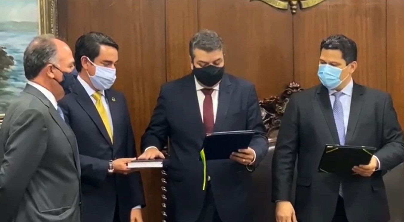 Diego Tavares toma posse no cargo de senador após licença de Daniella Ribeiro; veja vídeo Diego Tavares toma posse no cargo de senador após licença de Daniella Ribeiro; veja vídeo