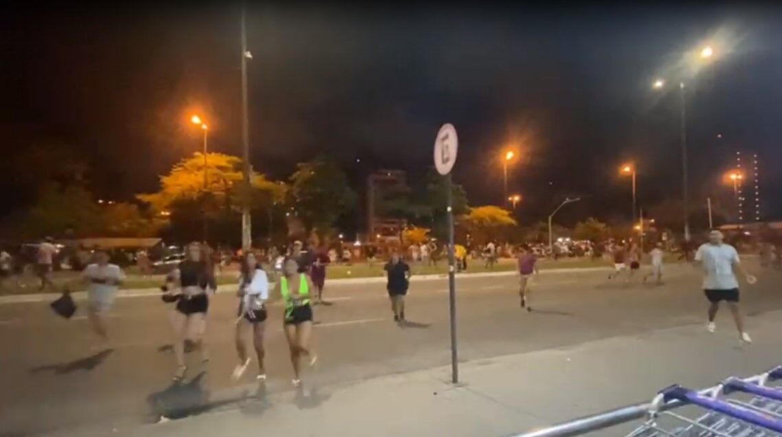 Polícia investiga tiros na Praça da Paz e coronel Euller estranha que "alguém já estava pronto para registrar e jogar nas redes" Polícia investiga tiros na Praça da Paz e coronel Euller estranha que "alguém já estava pronto para registrar e jogar nas redes"