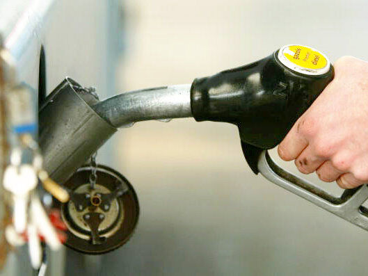 Prefeitura de Natuba vai comprar 150 mil litros da gasolina; combustível daria para ir à Lua quase seis vezes Prefeitura de Natuba vai comprar 150 mil litros da gasolina; combustível daria para ir à Lua quase seis vezes