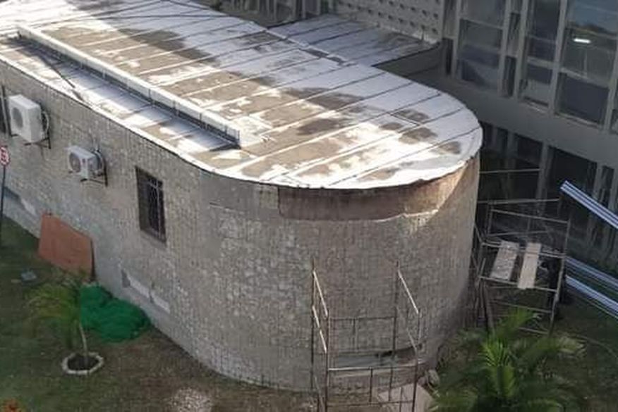 Histórico, painel de cerâmica que revestia prédio da Reitoria da UFPB é destruído em João Pessoa Histórico, painel de cerâmica que revestia prédio da Reitoria da UFPB é destruído em João Pessoa