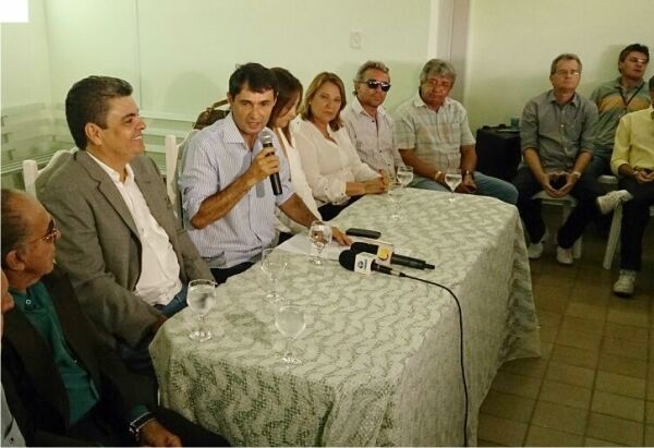 Prefeito de Campina anuncia municipalização dos serviços do Hospital Dr. Edgley Prefeito de Campina anuncia municipalização dos serviços do Hospital Dr. Edgley
