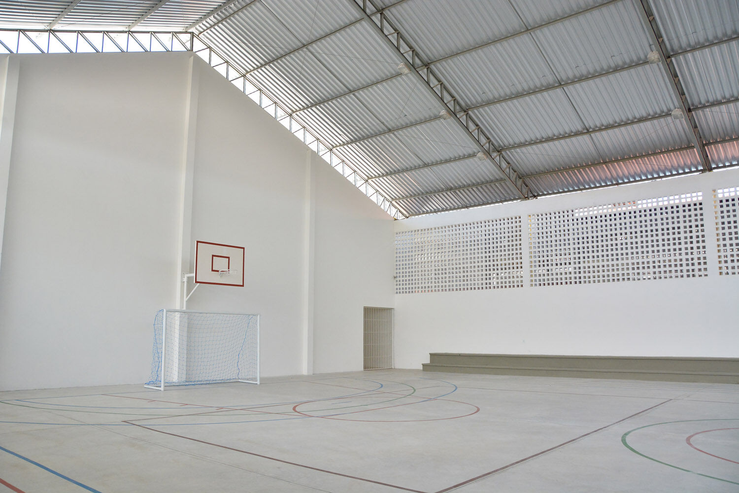 Prefeitura de Queimadas desembolsa R$ 1 milhão com quadra poliesportiva Prefeitura de Queimadas desembolsa R$ 1 milhão com quadra poliesportiva