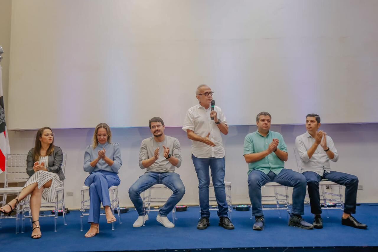 Prefeito de João Pessoa nomeia 120 aprovados em concurso público para atuarem na saúde, administração e engenharia Prefeito de João Pessoa nomeia 120 aprovados em concurso público para atuarem na saúde, administração e engenharia