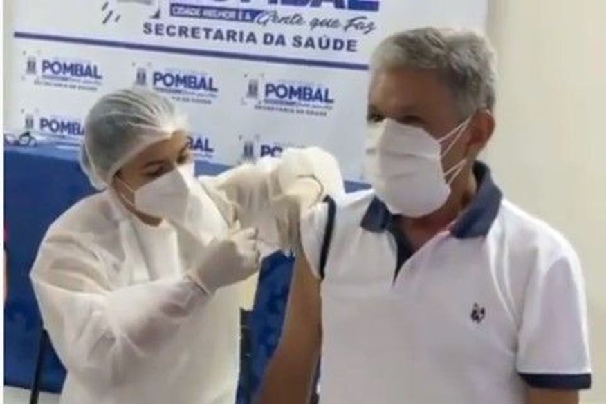 Ministério Público investiga prefeito de Pombal acusado de furar fila e tomar vacina contra covid-19 antes de grupos prioritários Ministério Público investiga prefeito de Pombal acusado de furar fila e tomar vacina contra covid-19 antes de grupos prioritários