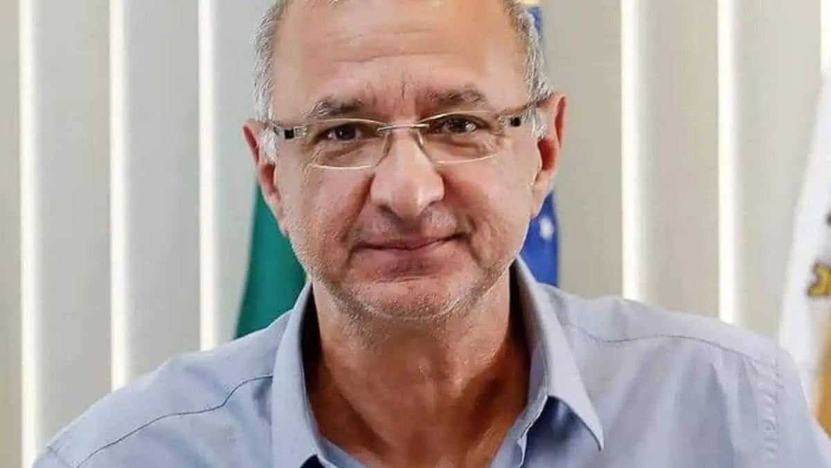 Prefeito de 65 anos se casa com adolescente de 16 no Paraná Prefeito de 65 anos se casa com adolescente de 16 no Paraná